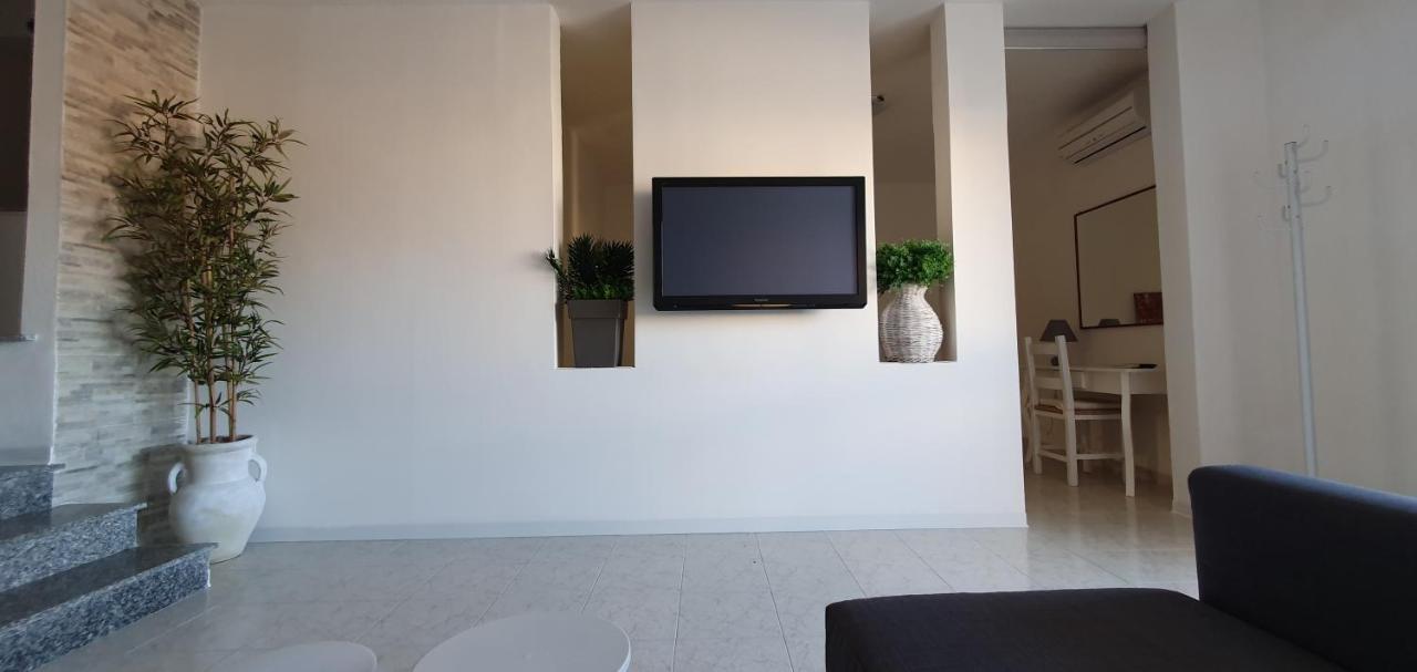 Sardinia Suites & Apartments -Casa-Loft A Pochi Passi Dal Centro- サンタ・テレーザ・ガッルーラ エクステリア 写真